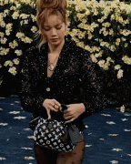 <b>拯救！Lisa穿LV“外穿”被骂惨品牌连夜公关笑不</b>